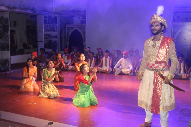 90 मिनट में 50 कलाकारों ने वीर मधुकर शाह बुंदेला के साथ स्वतंत्रता आंदोलन को किया जीवंत