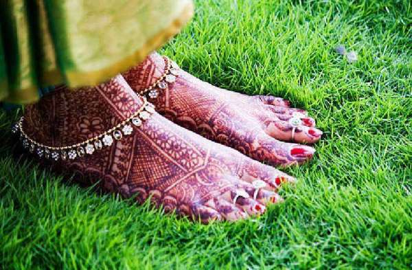 Good Luck Signs chauda angutha