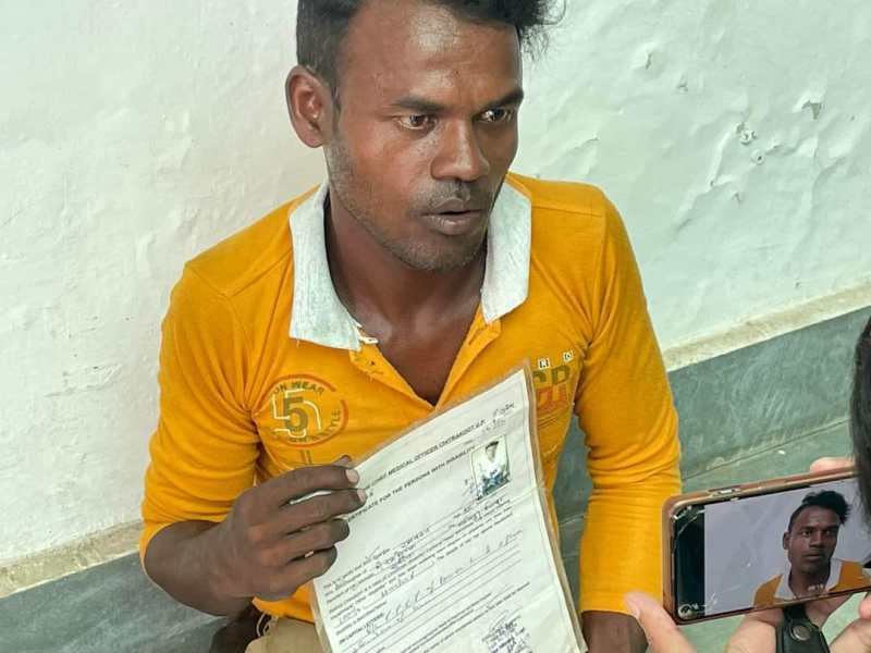 Chitrakoot News : दिव्यांग व्यक्ति तहसील व ब्लाक के काट रहा चक्कर,नही हो पा रहा काम