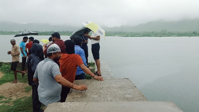 राजस्थान में इस बांध के चैनल सिस्टम में खराबी आने से पानी का रिसाव, मचा हड़कम्प, विधायक व अधिकारी पहुंचे मौके पर