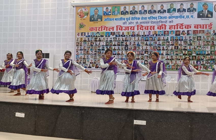 अखिल भारतीय भूतपूर्व सैनिकों ने मनाया कारगिल विजय दिवस, जवानों की शहादत को याद कर नम हुई आंखें, देखें VIDEO
