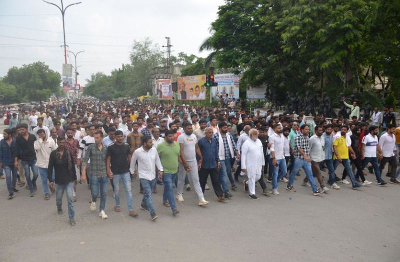 सड़क पर उतरा गुर्जर समाज, कलक्ट्रेट के बाहर सड़कें जाम