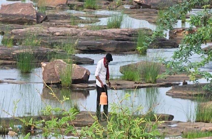 milkman_mix_river_water_in_milk_in_sheopur.jpg