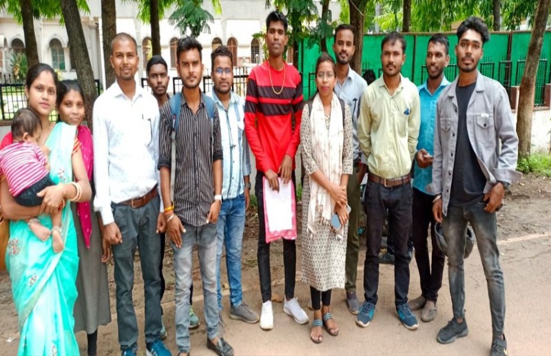 Youth demonstrated for the demand of contract recruitment