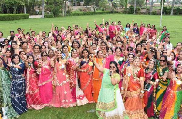 Patrika Sawan Mahotsav : रैम्प पर बिखरा सतरंगी लहरिए का जादू, यादगार बना सावन, देखें तस्वीरें