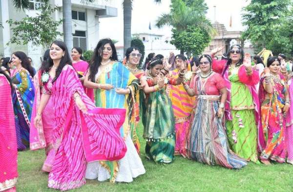 Patrika Sawan Mahotsav : रैम्प पर बिखरा सतरंगी लहरिए का जादू, यादगार बना सावन, देखें तस्वीरें