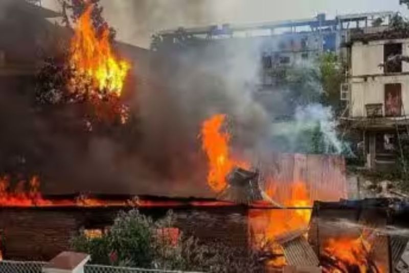 violence-is-not-stopping-in-manipur-violence-erupted-in-churachandur