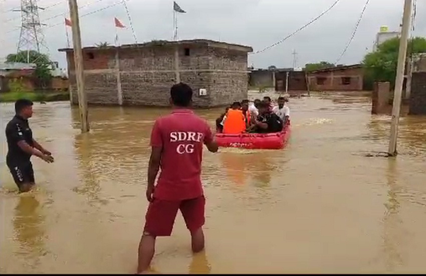 राजधानी में हुई भारी बारिश से डूबा सेजबहार बस्ती, देखें VIDEO