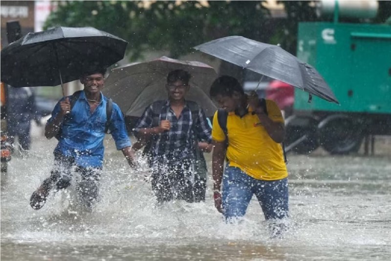 दिल्ली-NCR समेत 26 राज्यों में आज भारी बारिश की चेतावनी , महाराष्ट्र-गुजरात में हाई अलर्ट, इन इलाकों में तूफान आने के आसार