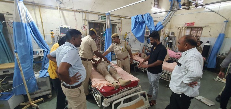 पुलिस के इंटरसेप्टर वाहन को टक्कर मार पलटा ट्रेलर, तीन पुलिसकर्मी घायल, अस्पताल में भर्ती