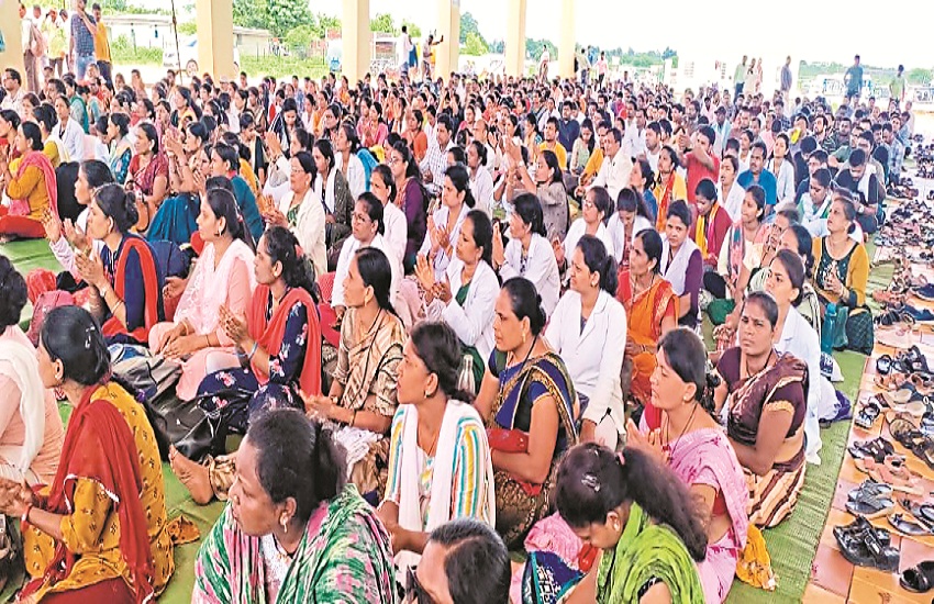 Contract workers got the support of farmers and social organizations