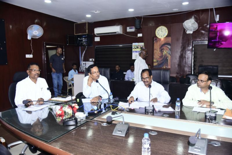 नशेडियों ने दो छात्रों को चाकू घोंंपा