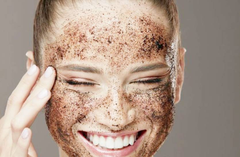 how_to_apply_scrub_on_face_scrubing_ka_sahi_tarika.jpg