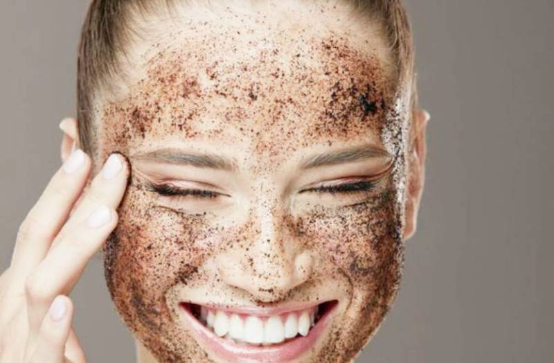 how_to_apply_scrub_on_face_scrubing_ka_sahi_tarika.jpg