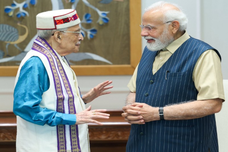 पीएम मोदी ने सीनियर नेता मुरली मनोहर जोशी से मुलाकात की