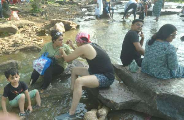 पिकनिक स्पॉट गुलजार, मौज-मस्ती कर बिताया दिन...देखिए तस्वीरें