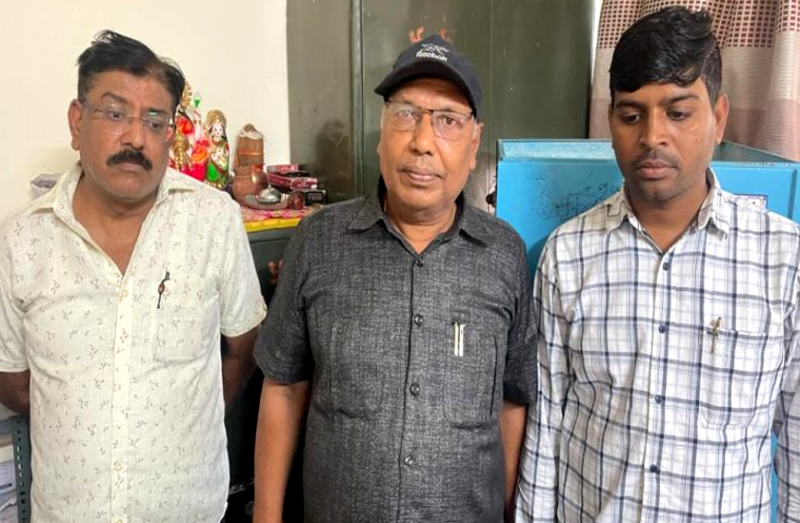 30 हजार की रिश्वतखोरी में पकड़ाए तीन स्वास्थ्यकर्मी सीएमएचओ दफ्तर से हटाए, दूसरी जगह किया अटैच