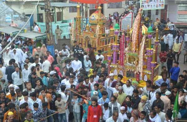 हजरत इमाम हुसैन की याद में निकाले ताजिये, उमड़ा सैलाब