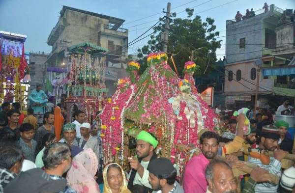 हजरत इमाम हुसैन की याद में निकाले ताजिये, उमड़ा सैलाब