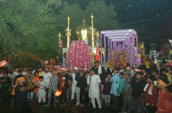 हजरत इमाम हुसैन की याद में निकाले ताजिये, उमड़ा सैलाब