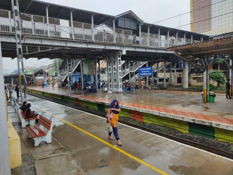 पत्रिका रीडर्स फेस्ट: उपनगरीय रेलवे स्टेशन पर महिलाए कितनी सुरक्षितं?