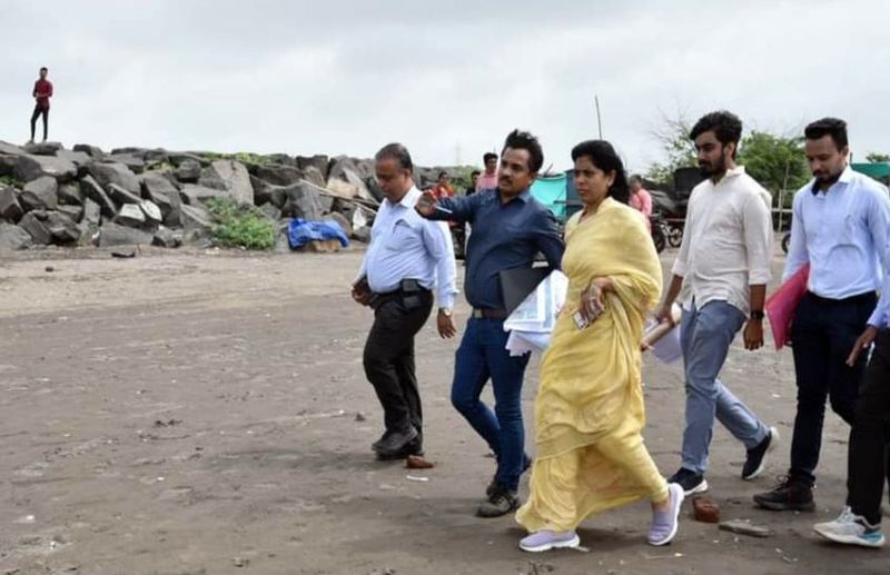 डुमस सी-फेस प्रोजेक्ट को लेकर मनपा आयुक्त ने किया बीच का दौरा