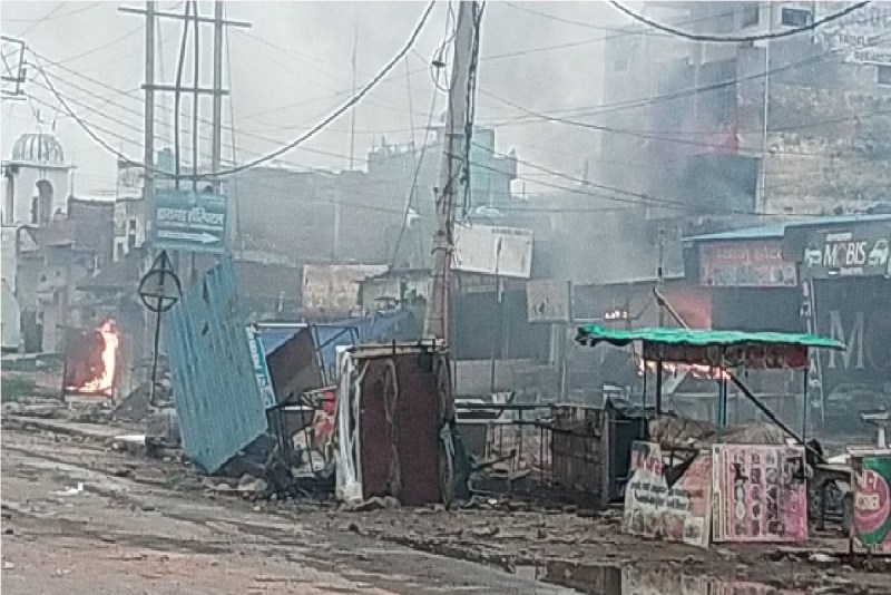 मेवात के बाद अब सोहना में भी हिंसक झड़प, हालात बेकाबू, इंस्पेक्टर को लगी गोली, कई गाड़ियां आग के हवाले