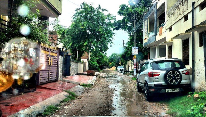 बारिश में सड़कों का बुरा हाल...हुजूर इन सड़कों पर जरा चलकर दिखाओ तो जानें