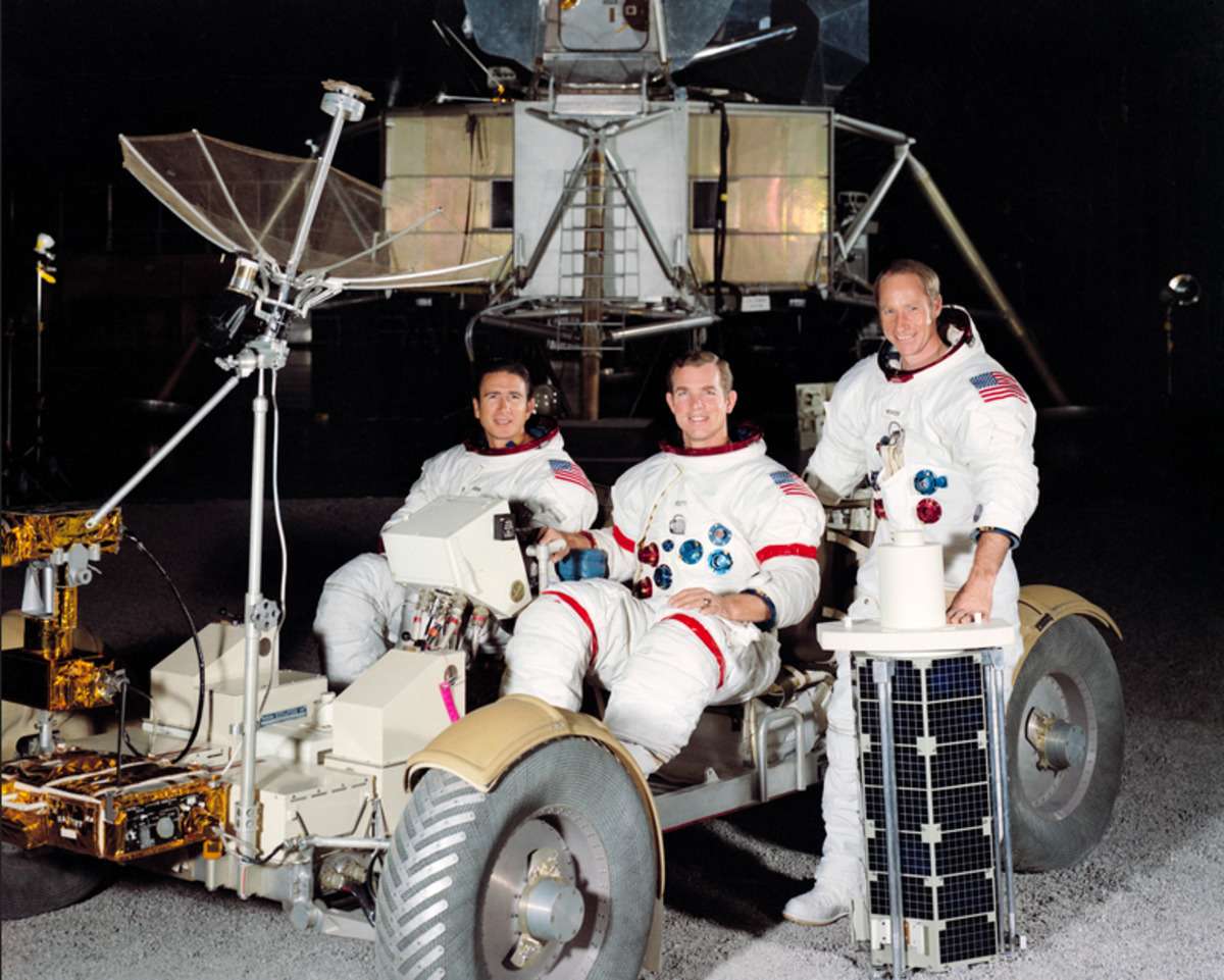 अपोलो 15 मून मिशन के तहत आज ही के दिन पहली बार चांद पर चला था लूनर रोविंग व्हीकल