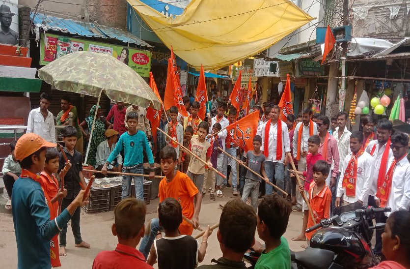 शिव सैनिकों ने त्रिशूल पूजन कर नगर भ्रमण करते निकाला जुलूस