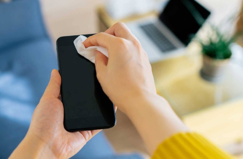 Tips To Keep Smartphones Clean