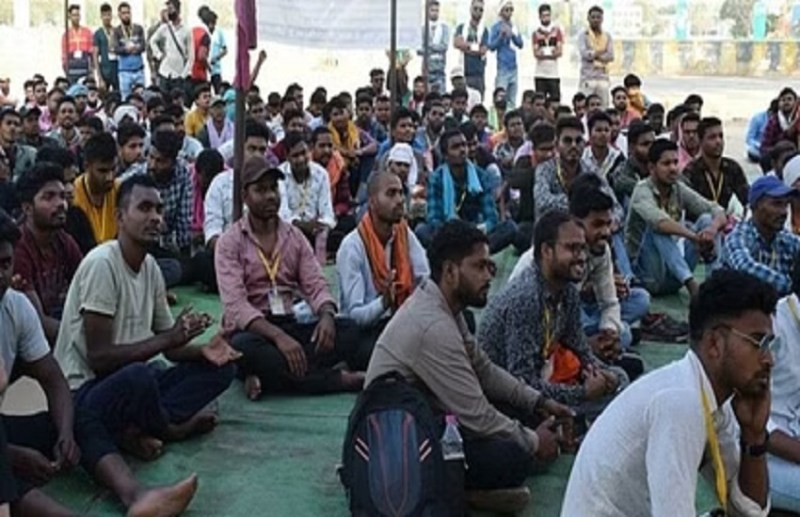 संविदा कर्मियों के हड़ताल पर कलेक्टर ने की बड़ी कार्रवाई, 211 कर्मचारियों को किया ससपेंड, एस्मा के बाद भी नहीं लौटे काम पर