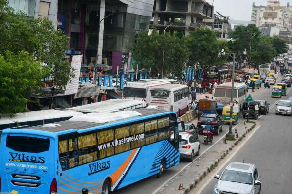 Narayan singh circle jaam by buses