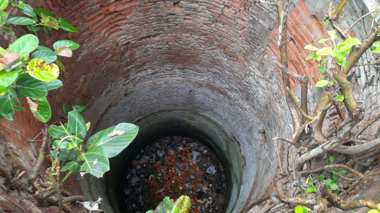 सावन के महीने में भी सूखा है मोटे के महावीर मंदिर स्थित कुआं
