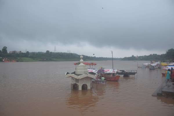 नर्मदा का जल स्तर बढ़ा  