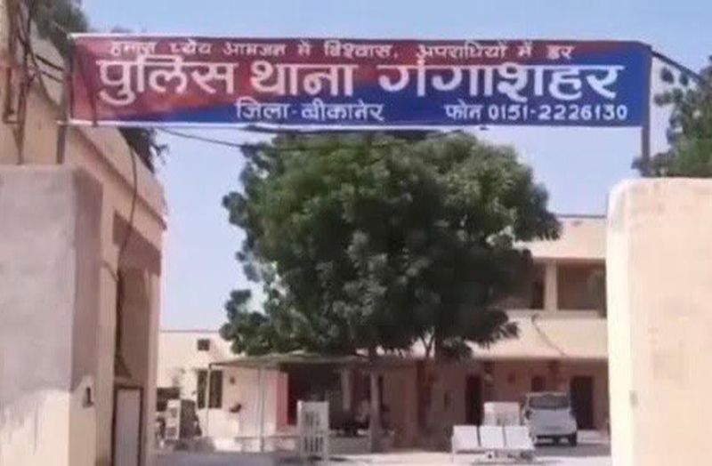 बस के रूट को लेकर दो पक्ष भिड़े