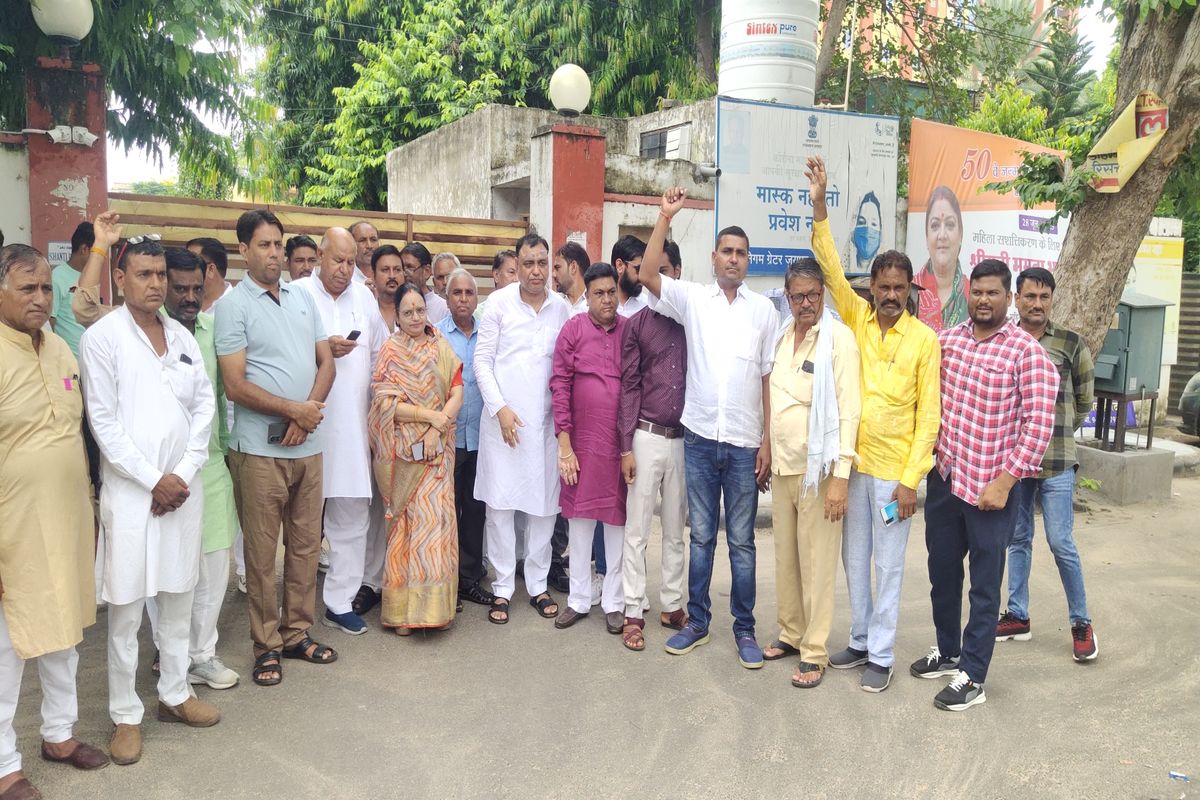 इस्तीफा लेकर यूडीएच मंत्री शांति धारीवाल के आवास पहुंचे कांग्रेसी पार्षद