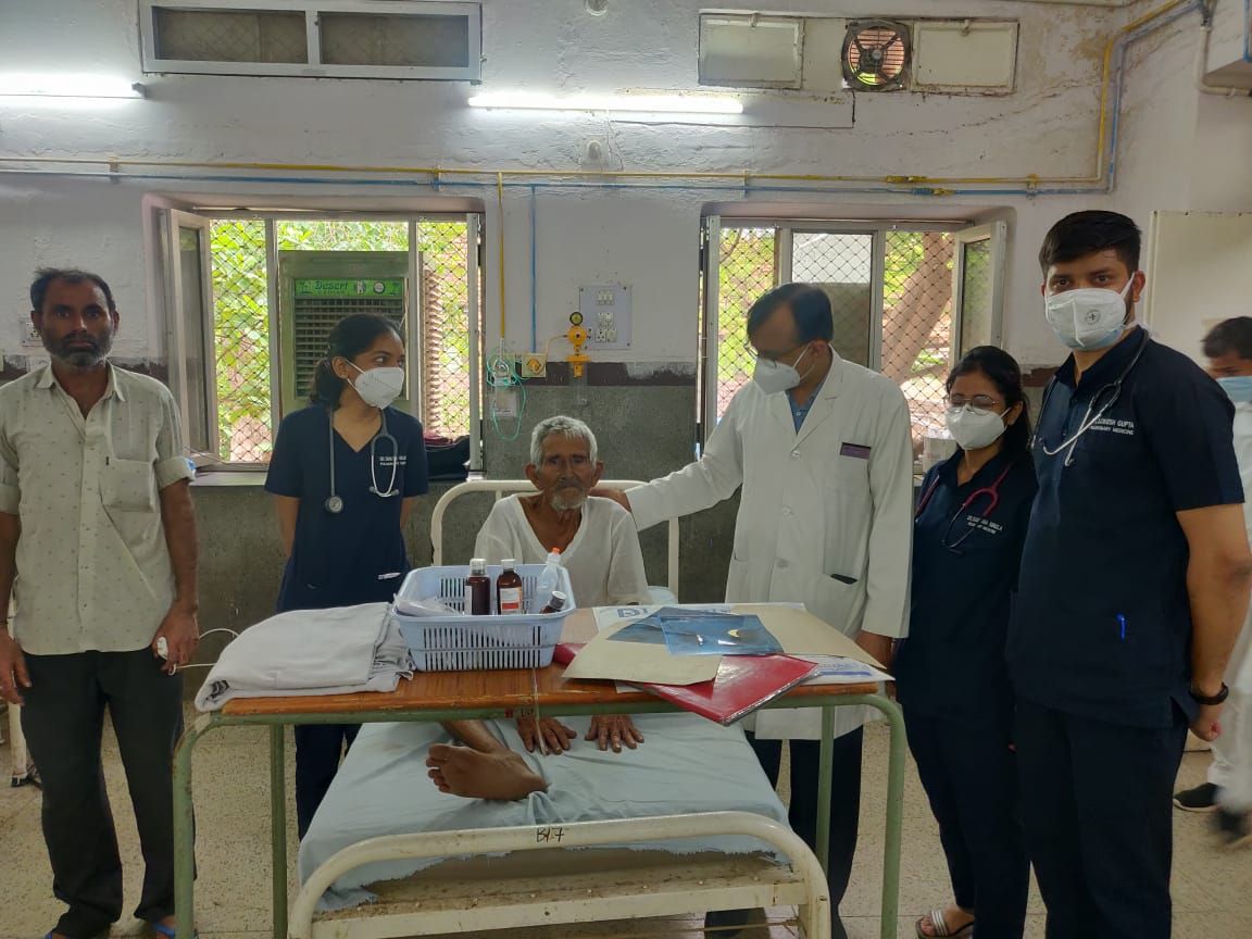 दो मरीजों को फेफड़ों की झिल्ली में पानी भरने से निजात