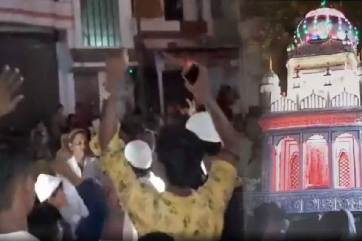 Video: मुहर्रम के जुलूस में शिव मंदिर के आगे लगाए गए ‘पाकिस्तान जिंदाबाद’ के नारे, 33 कट्टरपंथियों को पुलिस ने किया गिरफ्तार