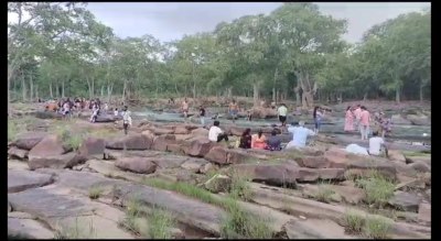 सतकुंडा पहाड़ी झरने पिकनिक स्पॉट पर प्रेमी जोड़े ने खाया जहर, युवती की मौत