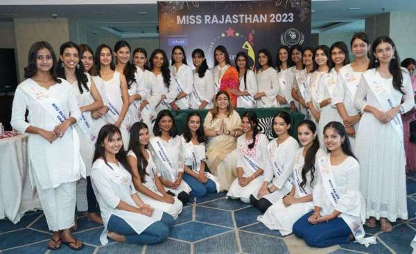 Meditation Export gave tips to the top finalists on the fourth day