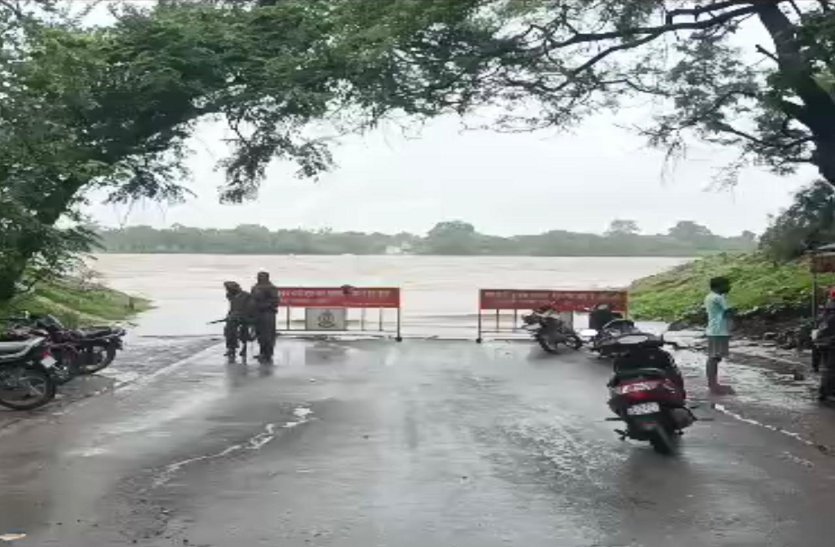 भाटापारा-बिलासपुर का सड़क संपर्क टूटा