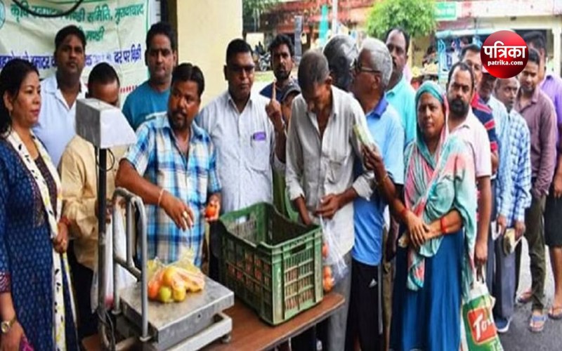 Tomatoes stalls set up price of 100 RS 60 kg tomatoes sold in 30 minutes