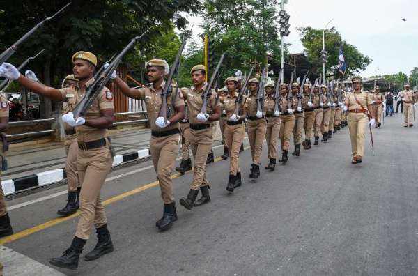 स्वतंत्रता दिवस परेड के लिए तमिलनाडु पुलिस बल के जवानों ने की रिहर्सल