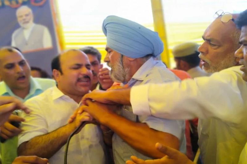 BSP MP Danish Ali got angry on bjp mlc hari singh dhillon Praise Bharat Mata in Amrit Bharat Station Scheme