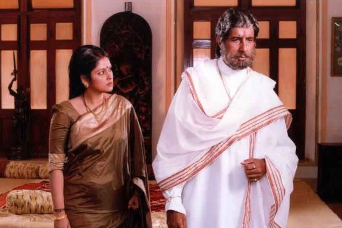 Jaya Sudha plays Amitabh Bachchan mother in Sooryavansham