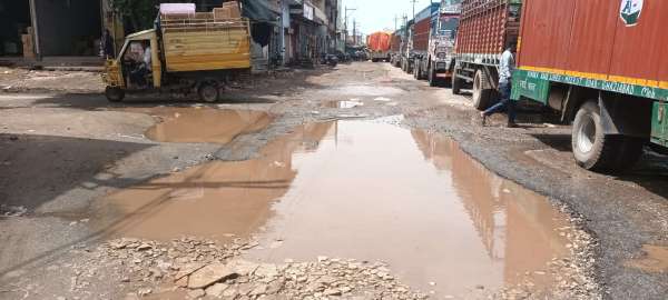 dangerous road in transport nagar 