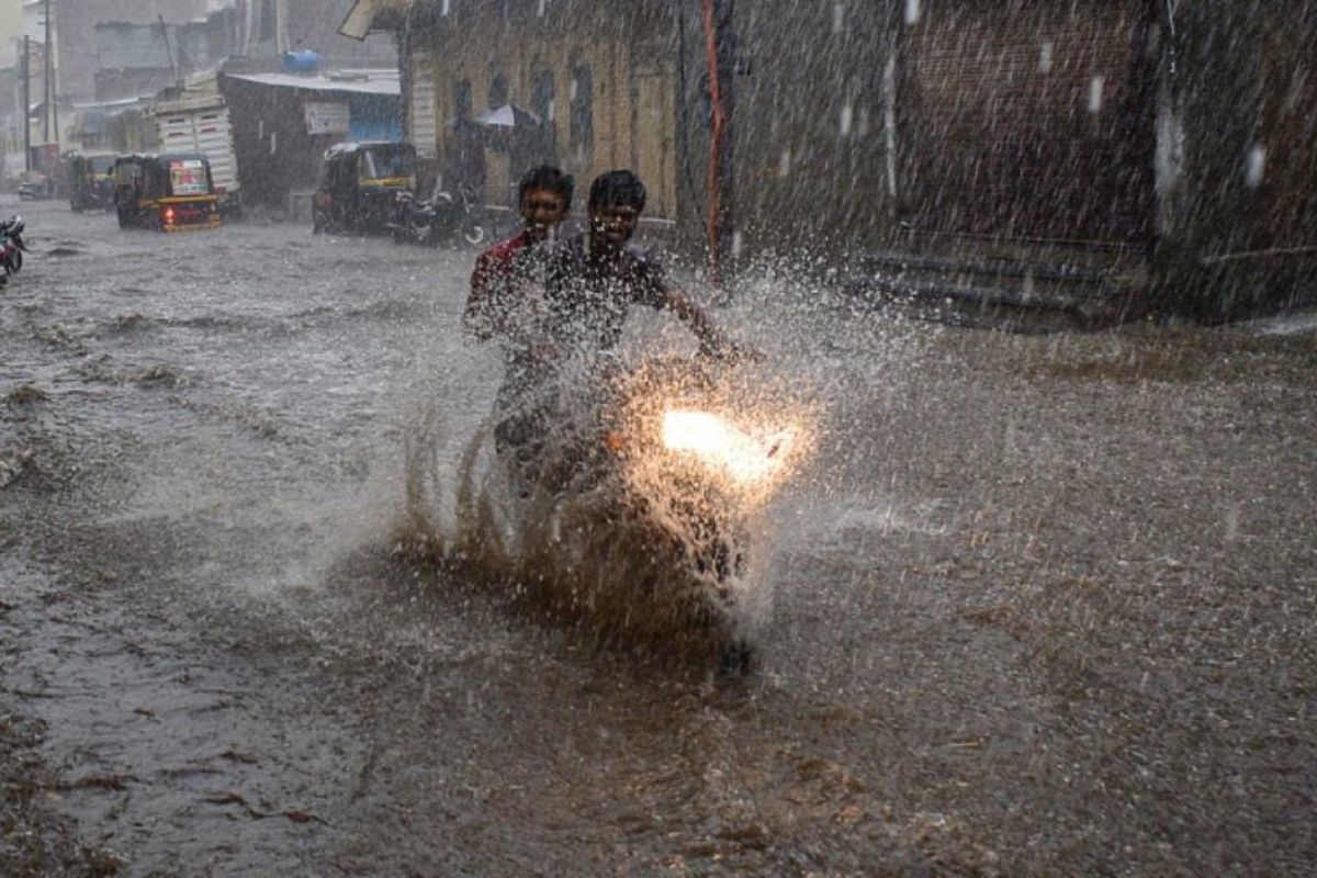 Weather Update very heavy rain Imd alert thunderstorm and warning of lightning in 24 districts today weather forecast