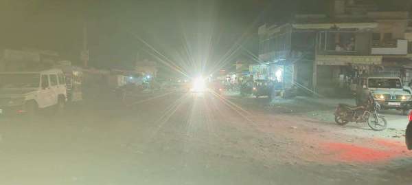 पाटोदी में अंधेरे में ​घिरा मुख्य बाजार।