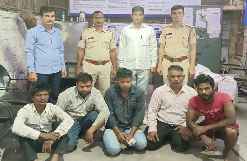 बाइक चुराकर बेची, कल-पुर्जे तोड़ इंजन कबाड़ में बेचा
